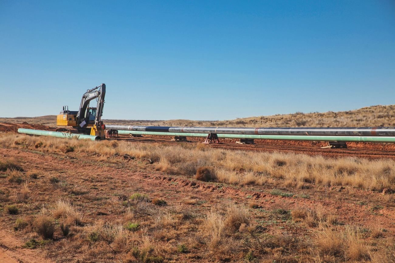 Pipeline spread strung across the right-of-way